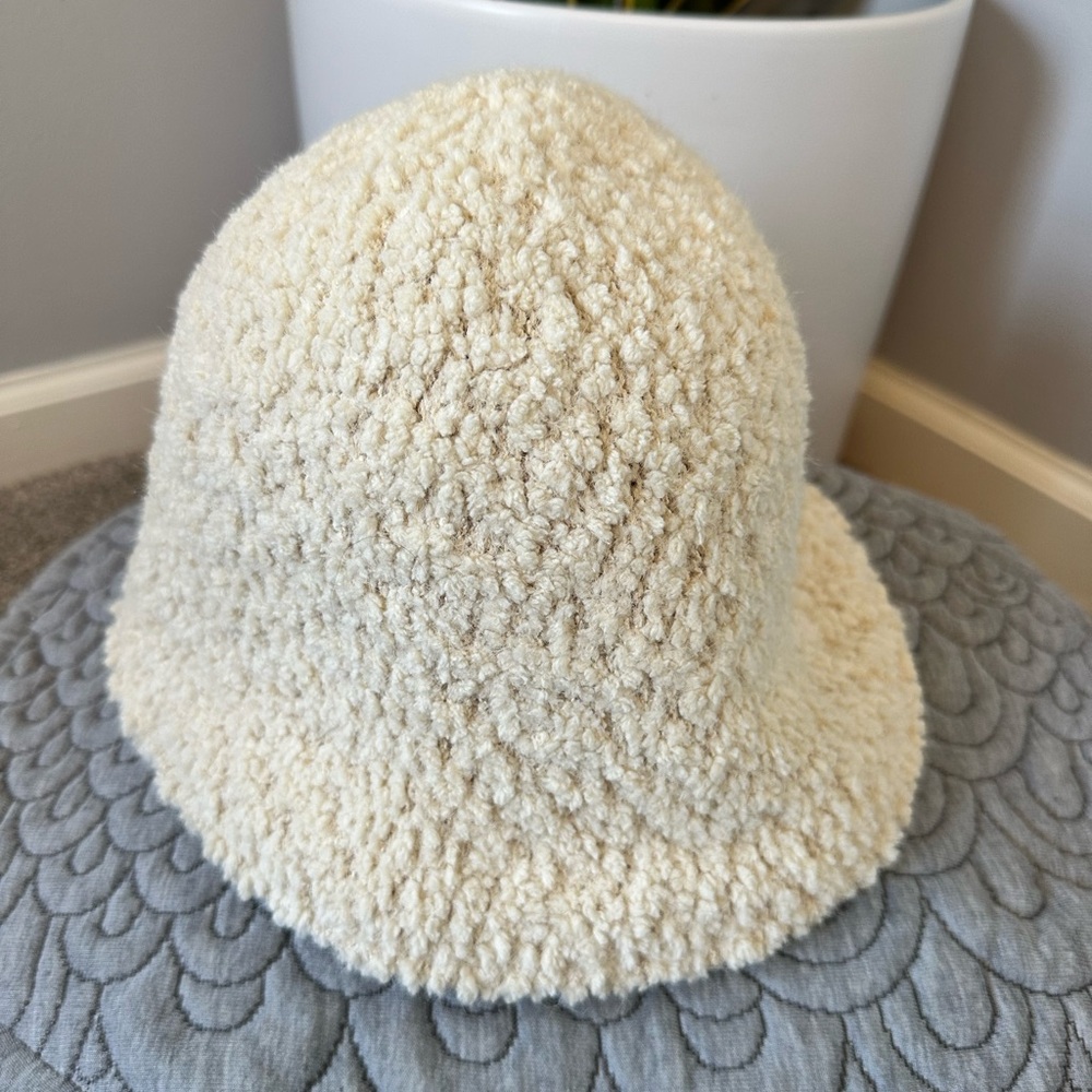 EUC🤍Free People White Out Bucket Hat - Picture 4 of 6